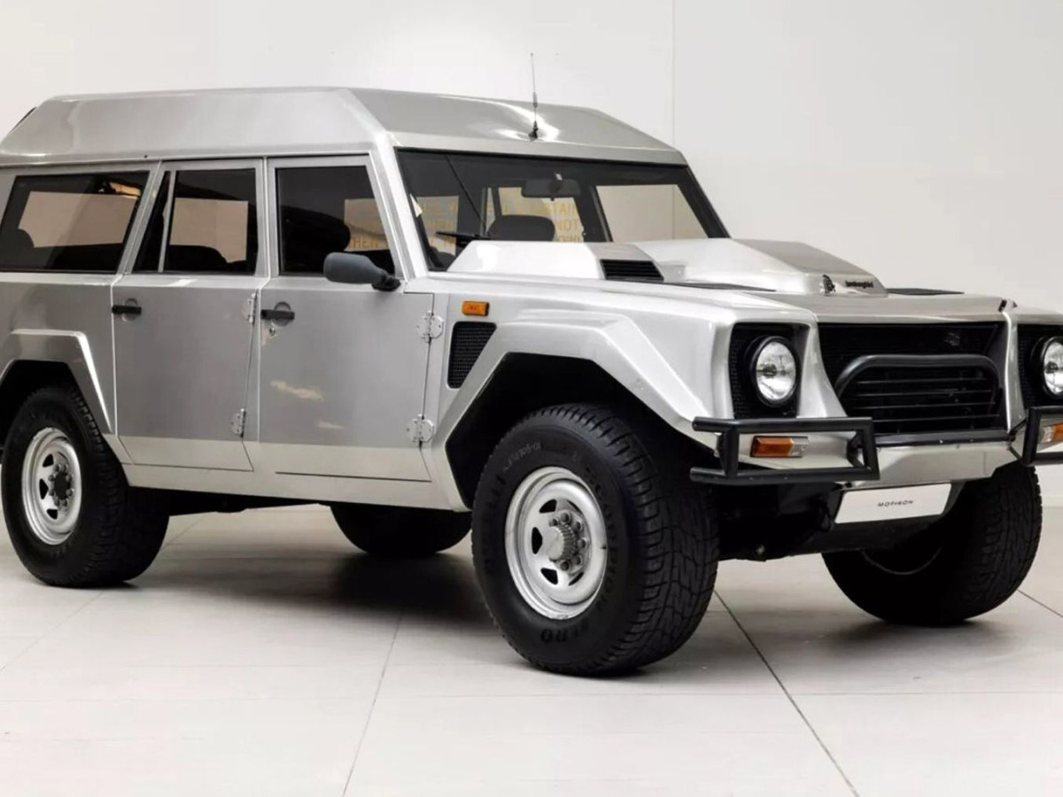 https://img.bbmd.gr/img/1200/900/90/2025/12/06/50d8a7d5-lamborghini-lm002-wagon-1.jpg?t=2E31Rsd2wiIpEV9hJTShfw