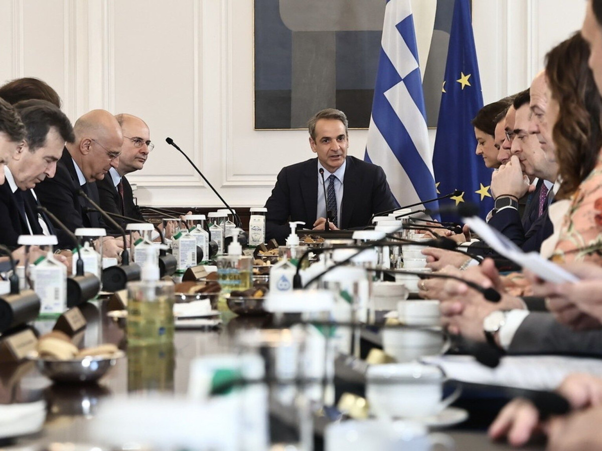 Greek Cabinet meets on income support, social media rules, and hiring ...