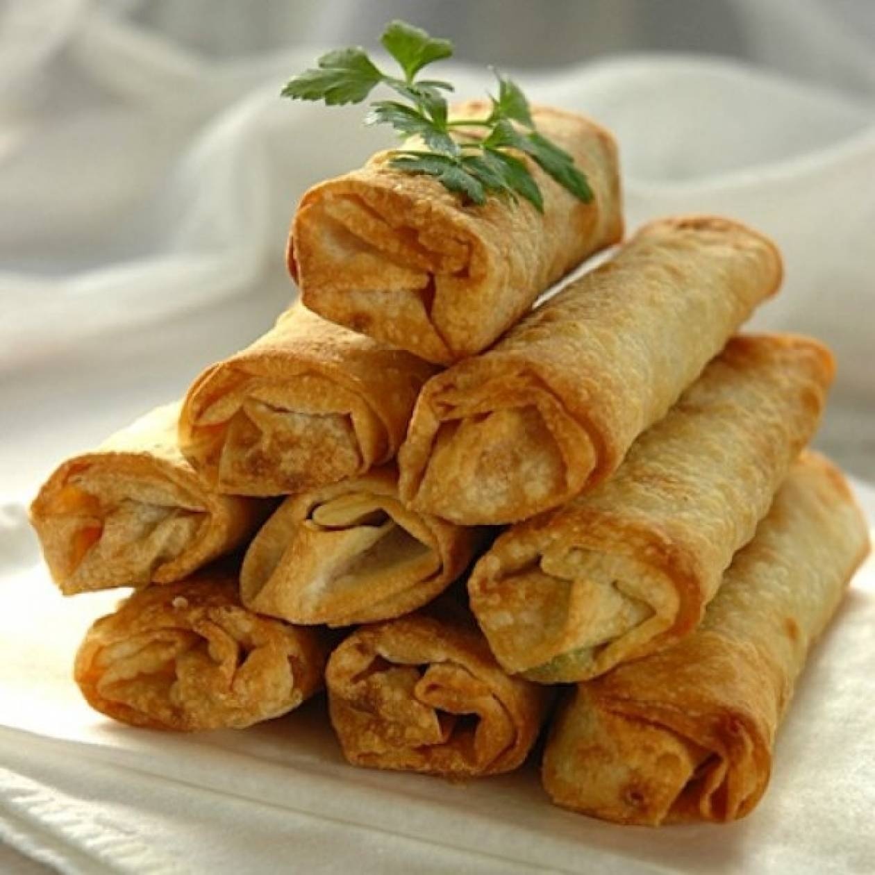 Πανεύκολα, πεντανόστιμα και θρεπτικά spring rolls λαχανικών - Newsbomb