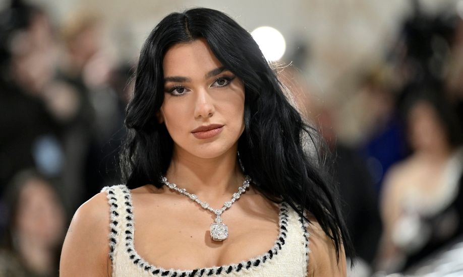 Dua Lipa: Το ταξίδι στη Σιγκαπούρη και οι νέες φωτογραφίες της