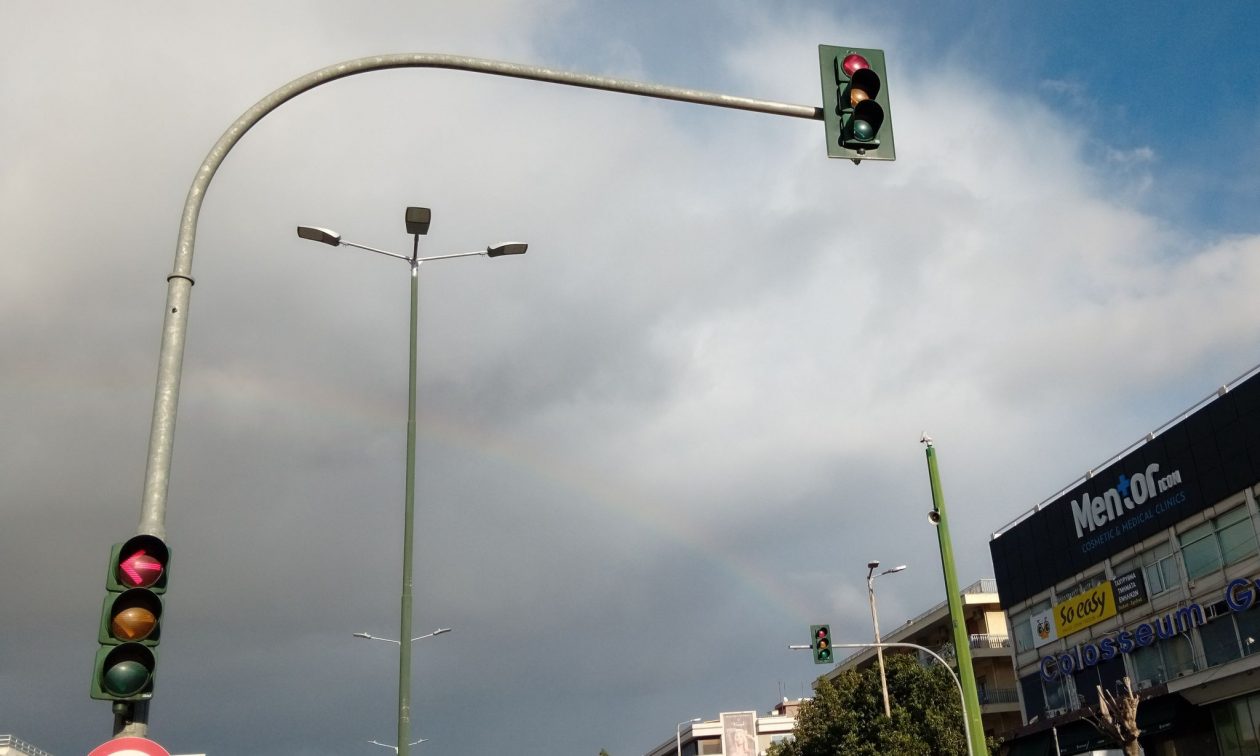 Ουράνιο τόξο στο Χαλάνδρι: Μαγνήτισε τα βλέμματα