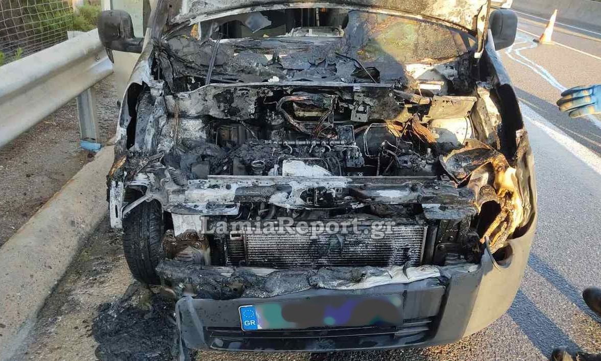 Φθιώτιδα: Βανάκι πήρε φωτιά εν κινήσει στην Αθηνών – Λαμίας