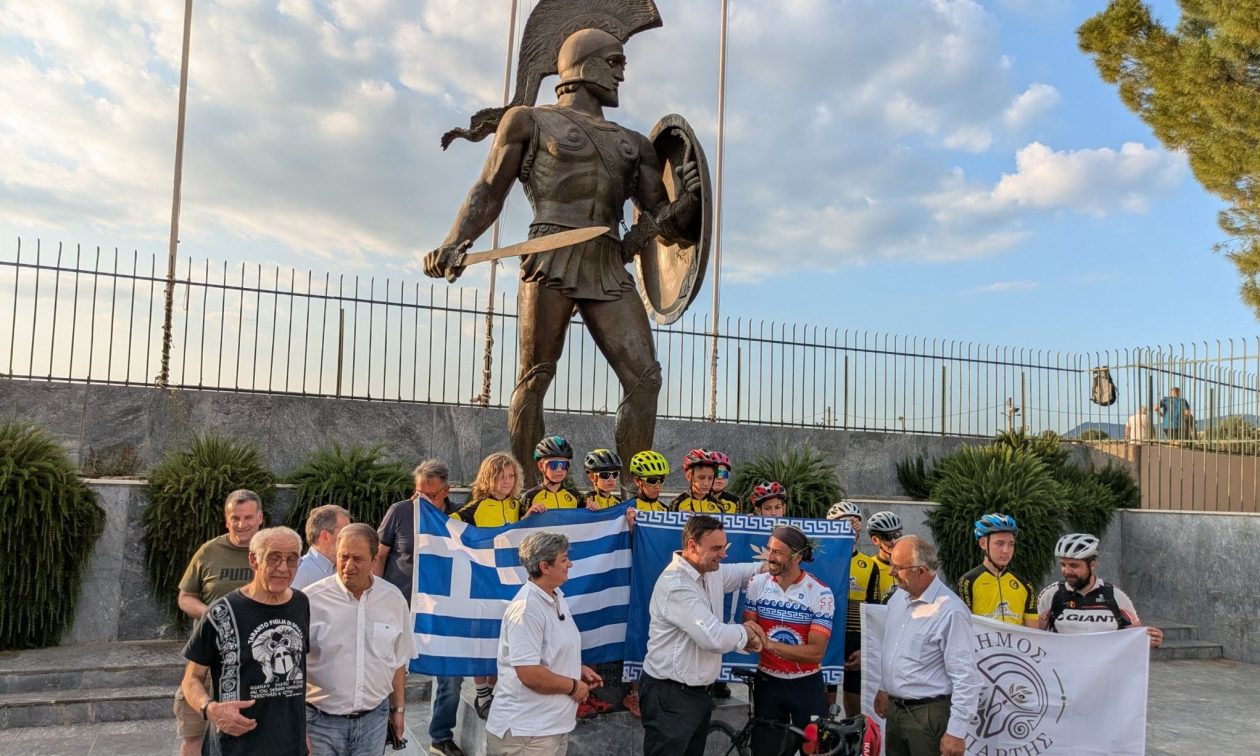 Ποδηλάτησε από τον Τάραντα στη Σπάρτη για ένα μήνυμα: «Είμαστε τα αδέρφια της Μεγάλης Ελλάδας»