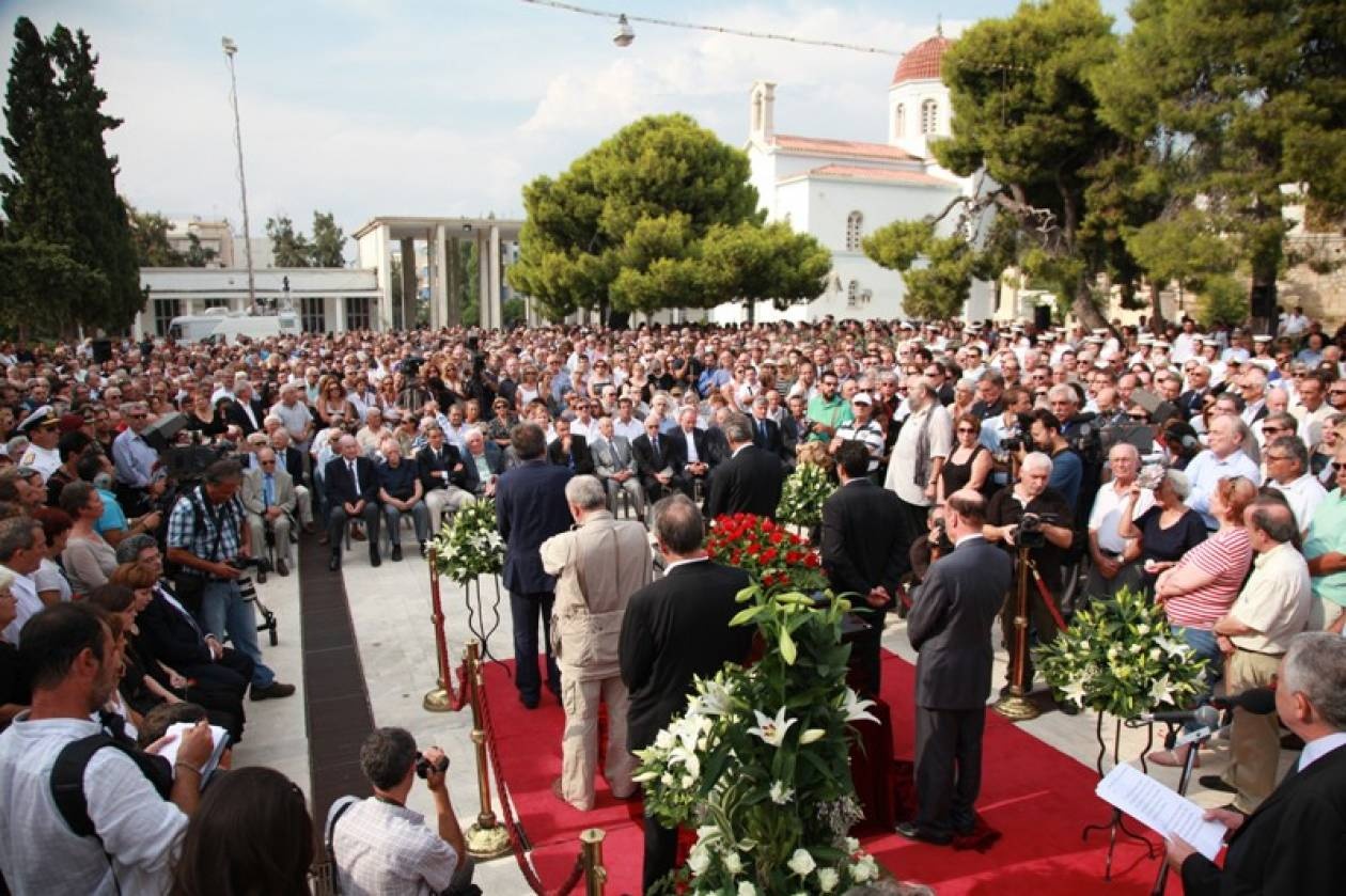 Στερνός αποχαιρετισμός στον Λεωνίδα Κύρκο