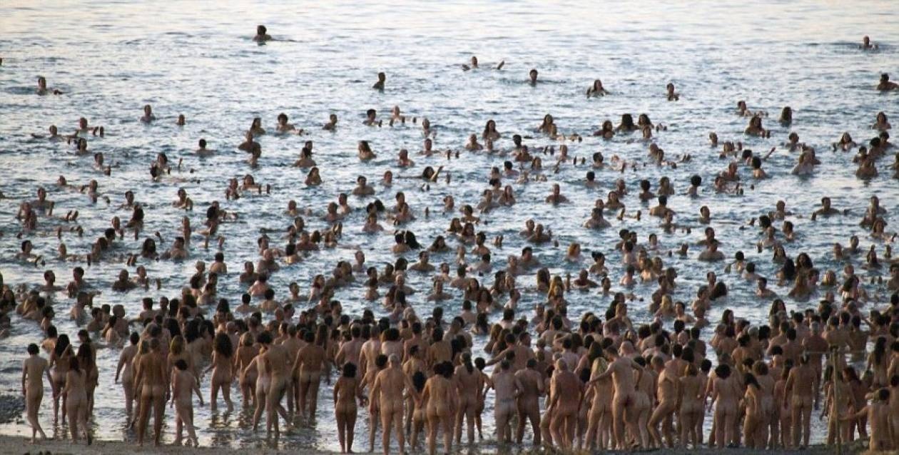 Γδυθείτε, βουτήξτε, σκουπιστείτε και …κλικ