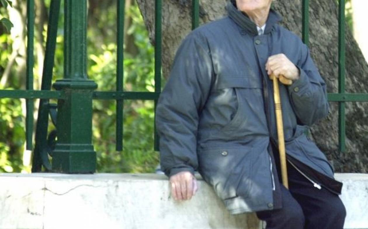 Απέσπασε από ηλικιωμένο 740 ευρώ