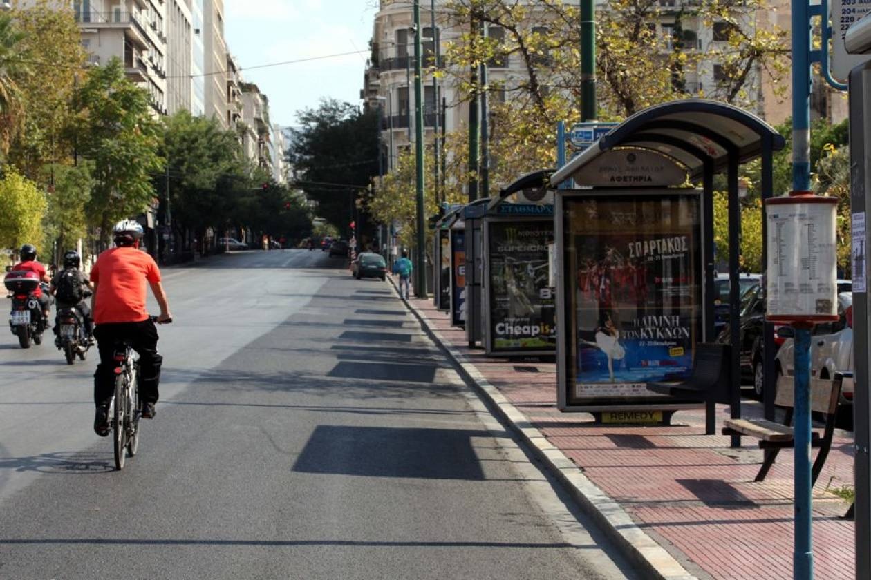 Ακινητοποιημένα τα λεωφορεία