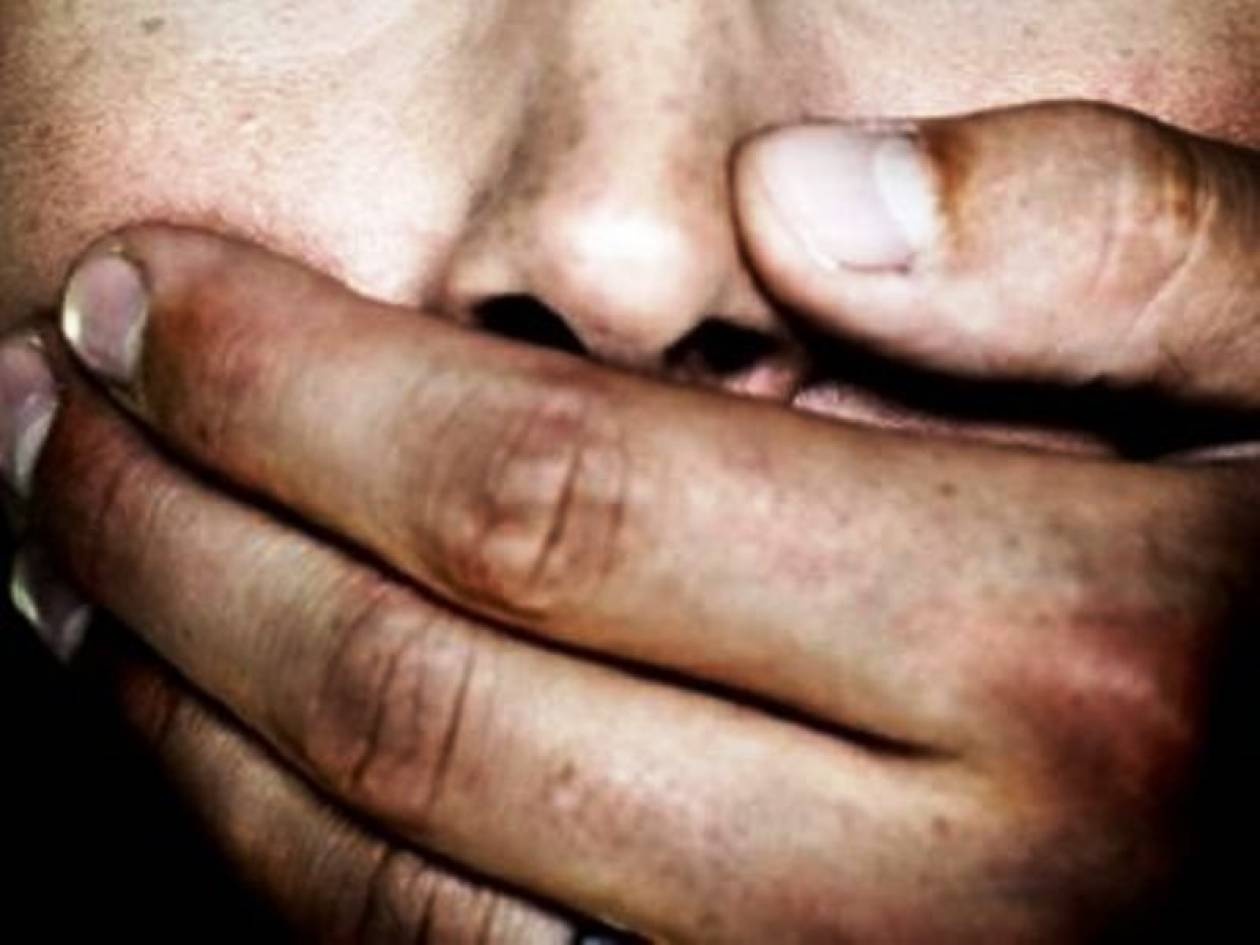 Την βίαζε και την εξέδιδε σε πελάτες