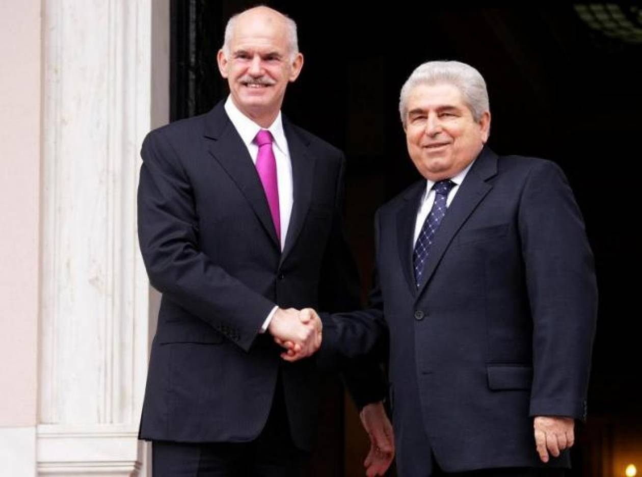 Στήριξη Παπανδρέου στον Χριστόφια