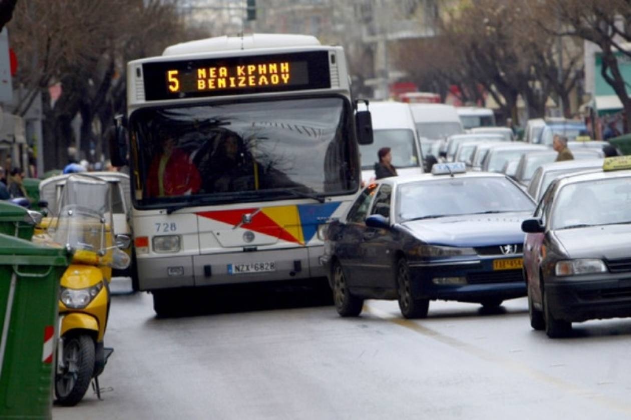 Κυκλοφορούν λεωφορεία και ταξί στη Θεσσαλονίκη