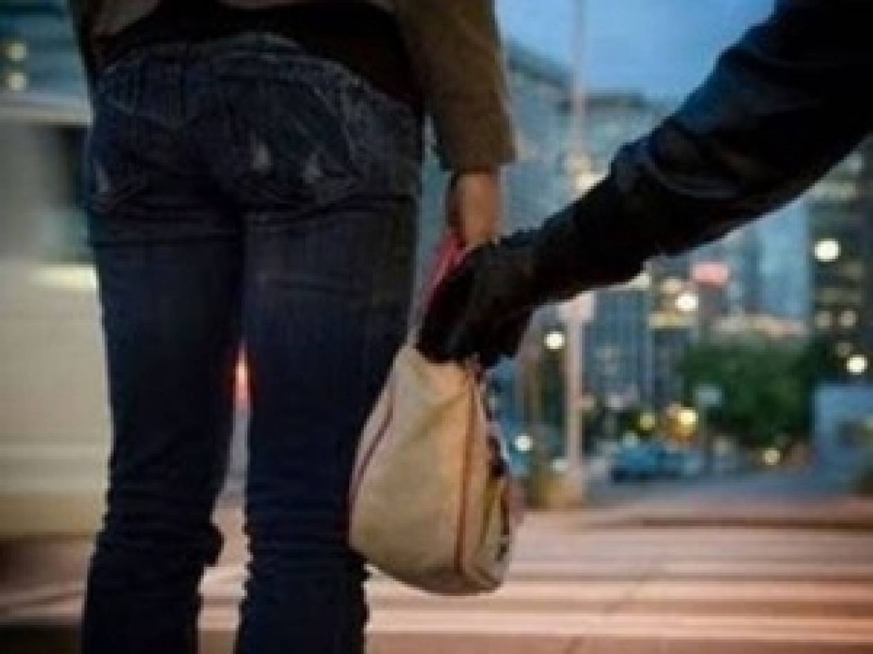 Έπιασαν τσαντάκια με πλούσια δράση