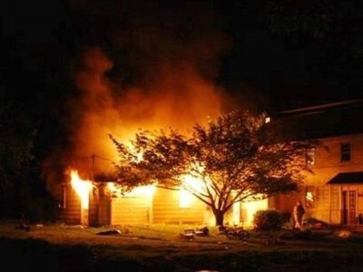 Φωτιά σε δύο μονοκατοικίες στο Ζεφύρι