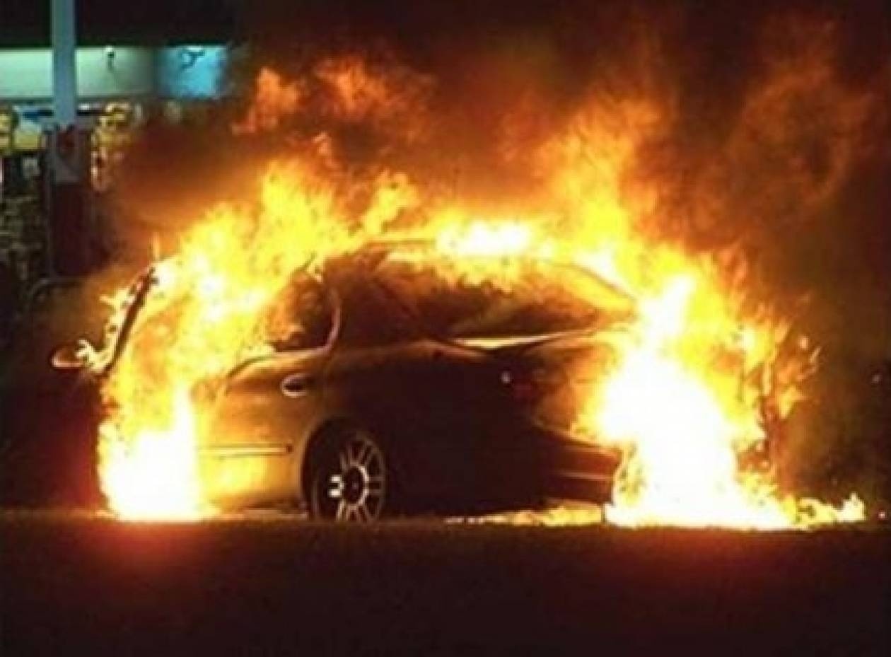 Στις φλόγες αμάξι στο Παλαιό Ψυχικό