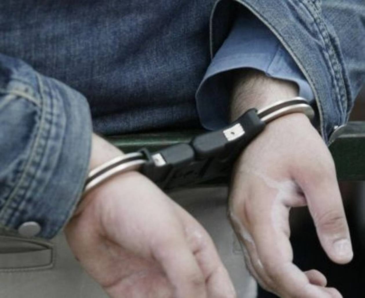 Χειροπέδες σε επικίνδυνους διαρρήκτες