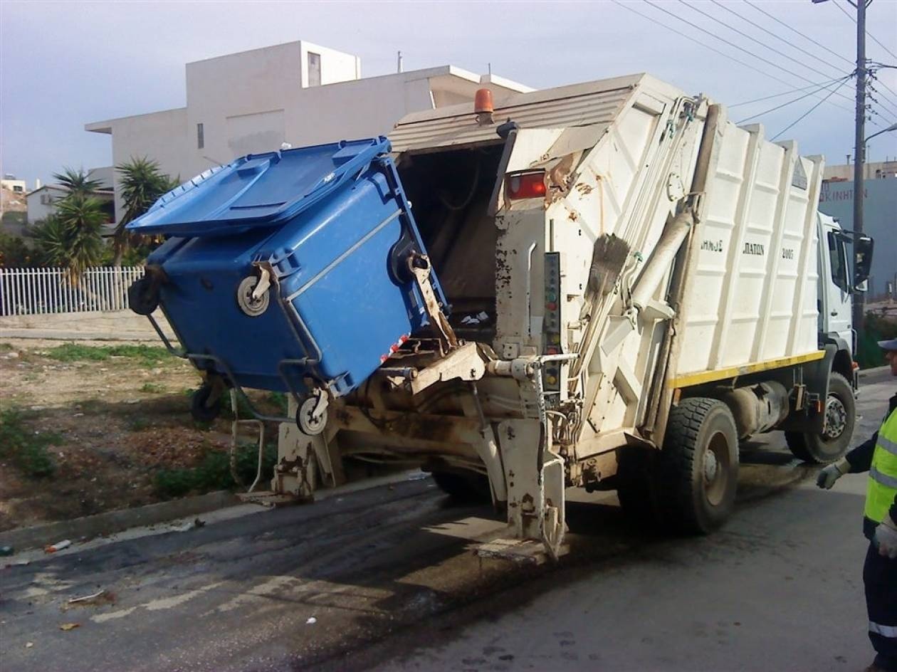 Φωτιά σε απορριμματοφόρο στο Ηράκλειο