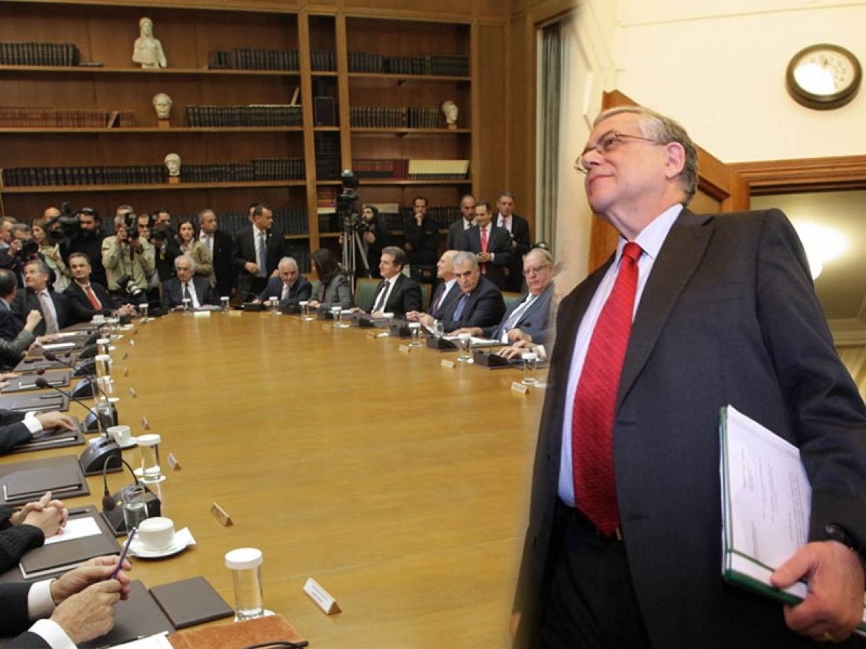 Στριμωγμένος ο Λουκάς Παπαδήμος