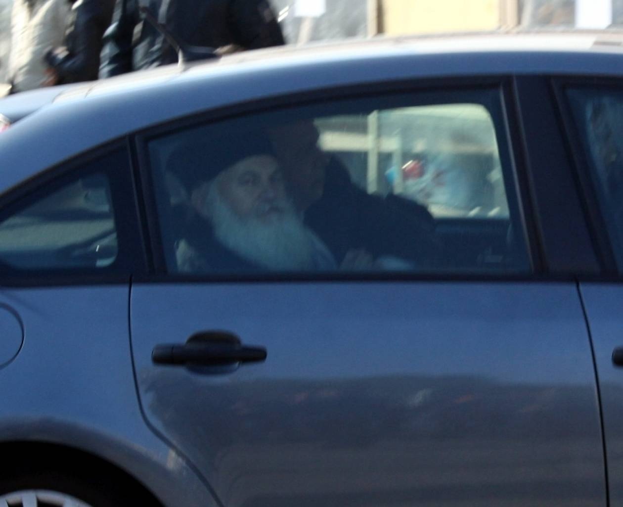 Δικαστικοί μύδροι κατά Εφραίμ