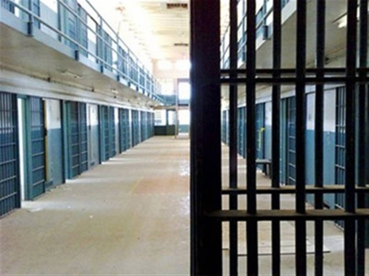 Βελτιωμένη τροπολογία για τις αποφυλακίσεις