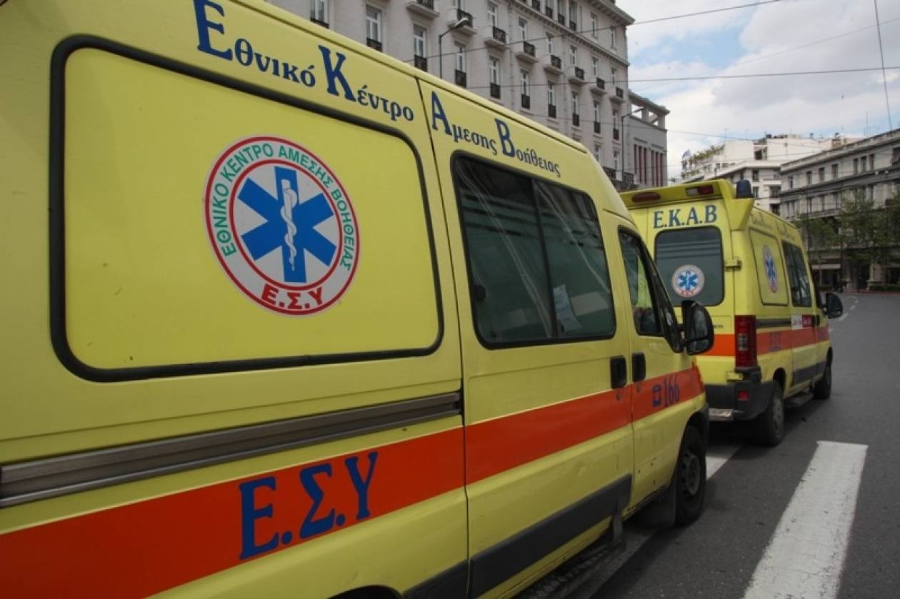 Παράσταση διαμαρτυρίας εργαζομένων στο ΕΚΑΒ