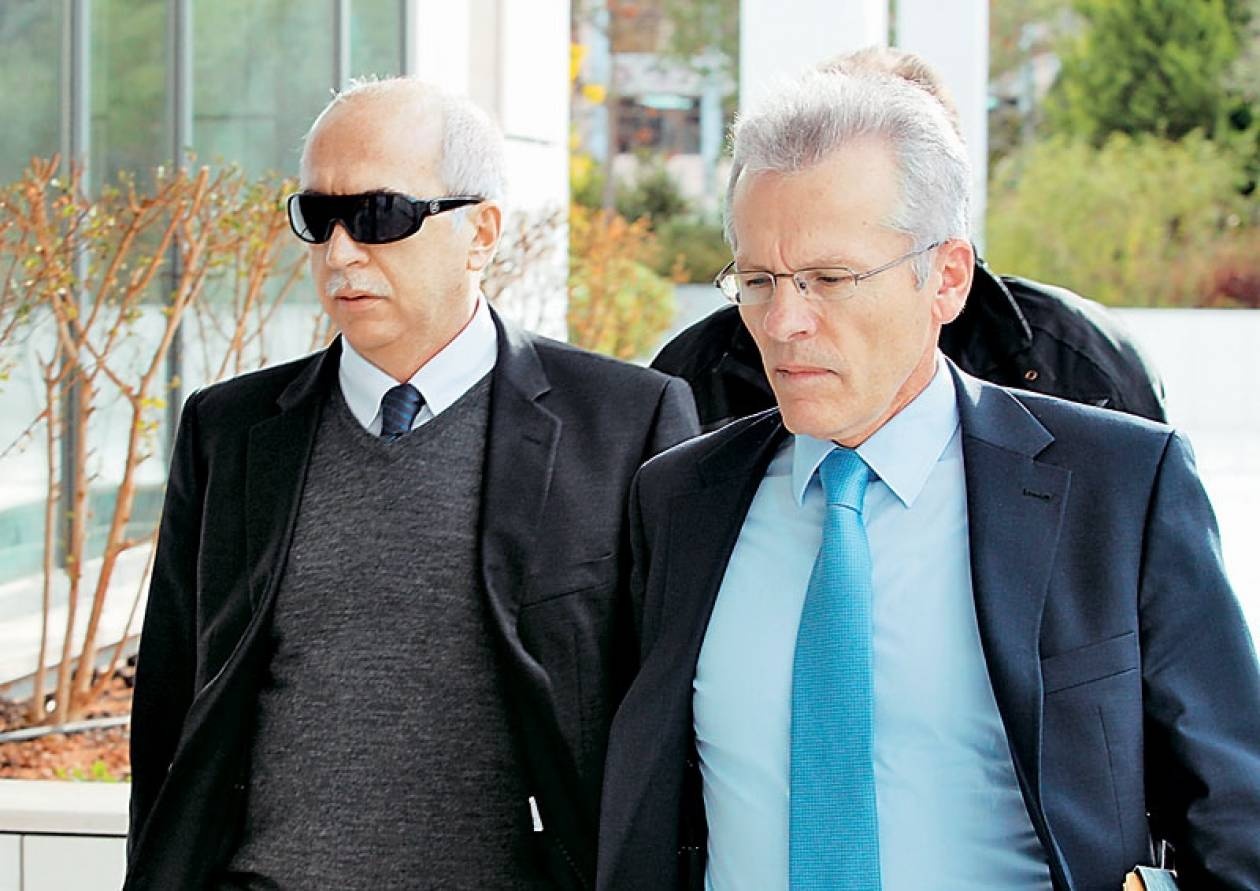 Γιατί ο Πεπόνης κρατά σε «ομηρία» τα CDS