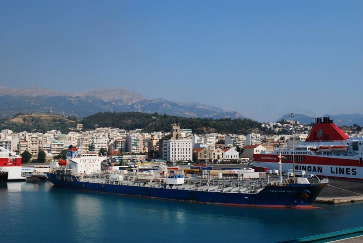Πήγε να εξαπατήσει τους λιμενικούς