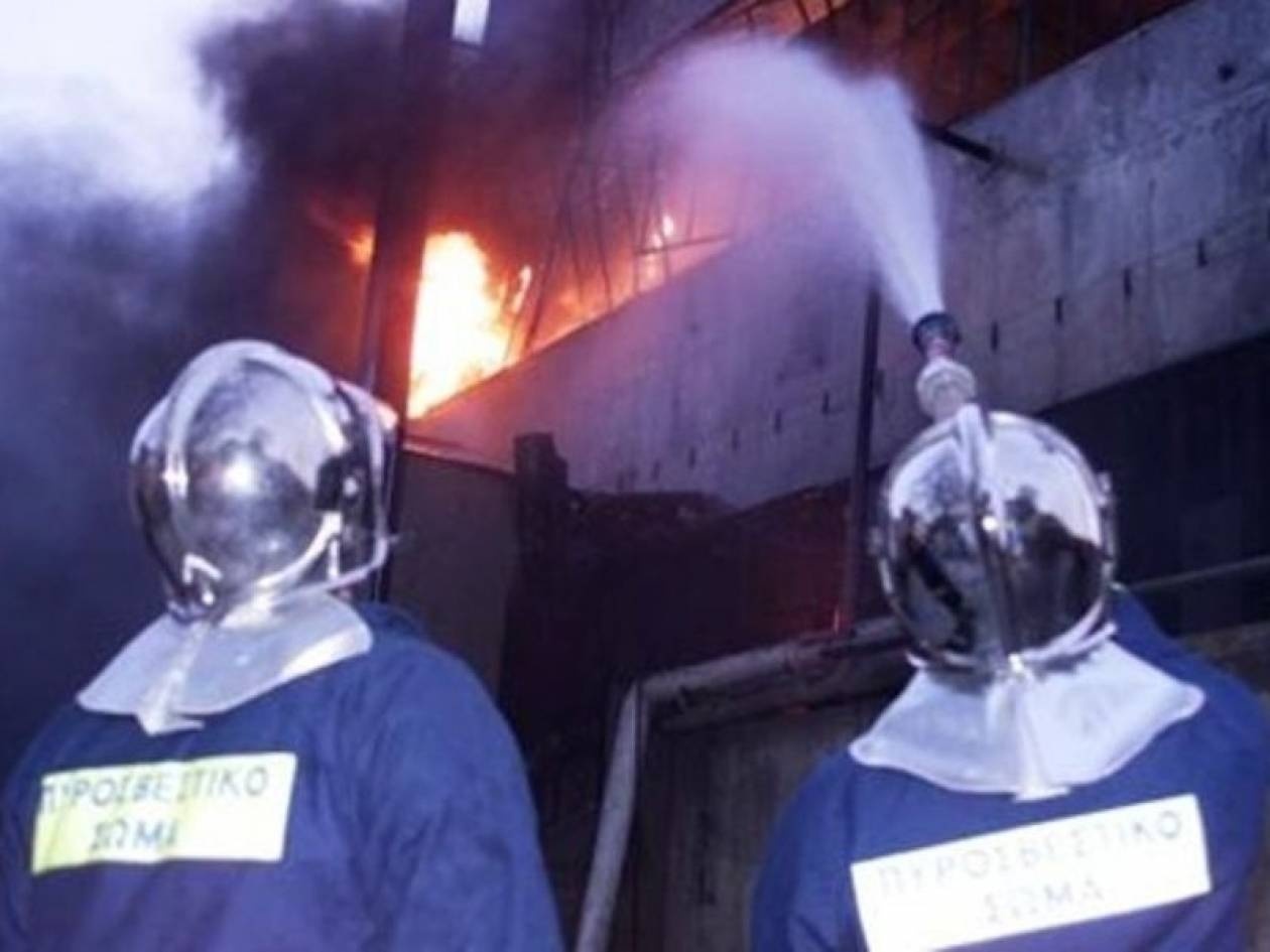 Στις φλόγες οικοδομή στην Βέροια
