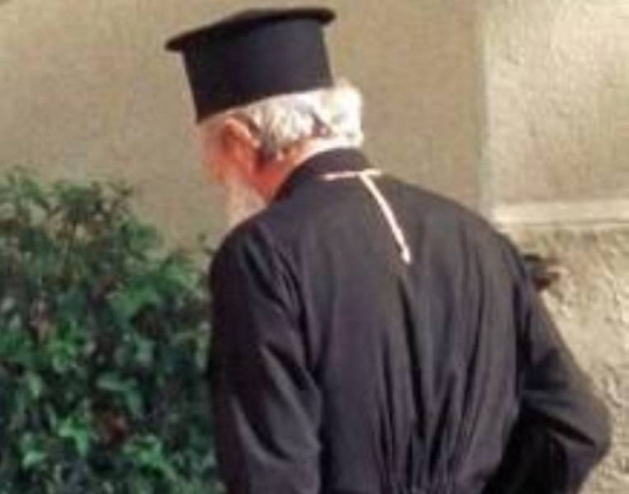 Ηγούμενος έκανε έξωση σε χήρα