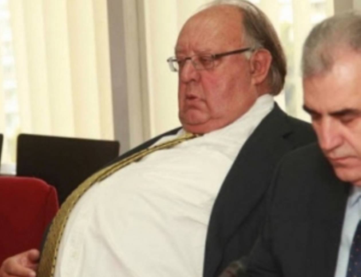 Σφίγγει το ζωνάρι ο Πάγκαλος