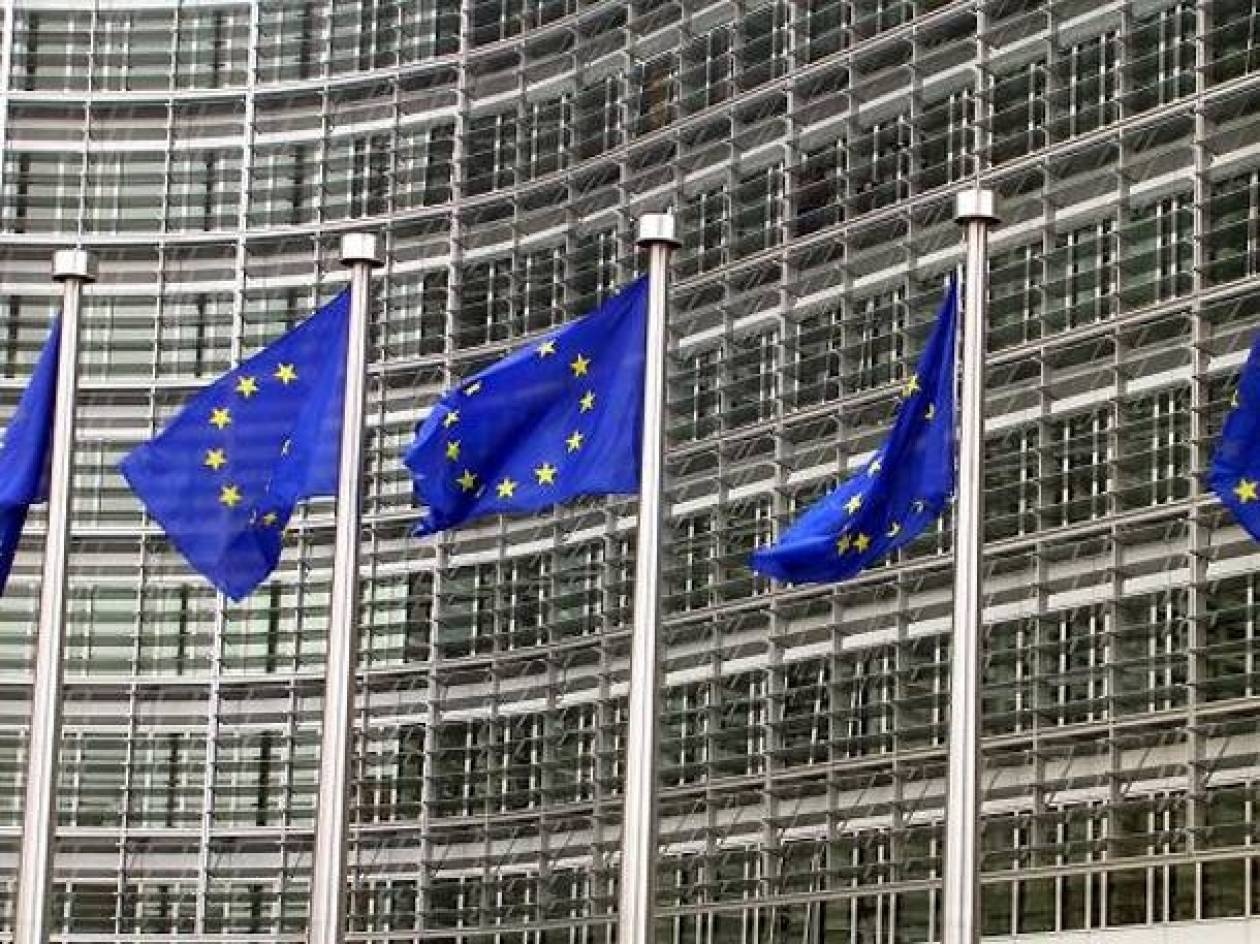Επιμένει στα τελεσίγραφα η Κομισιόν