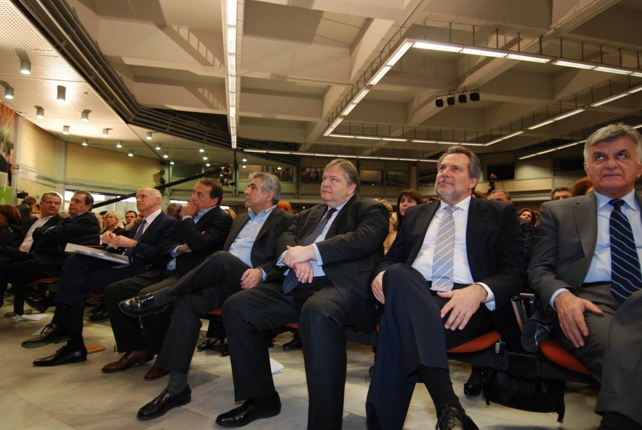 Μάχη για τις υπογραφές στο ΠΑΣΟΚ