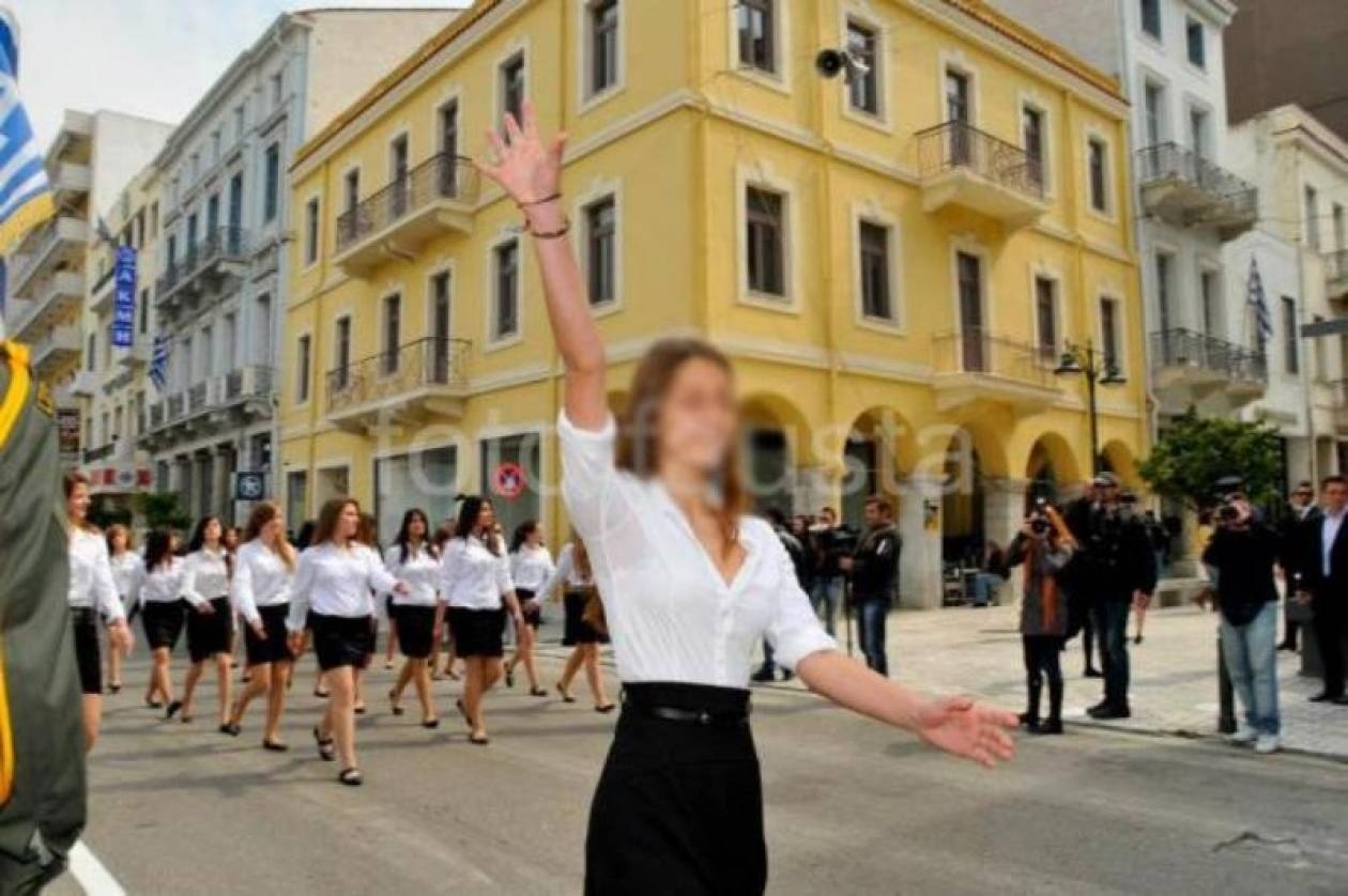 Έγινε της …μούντζας στις παρελάσεις