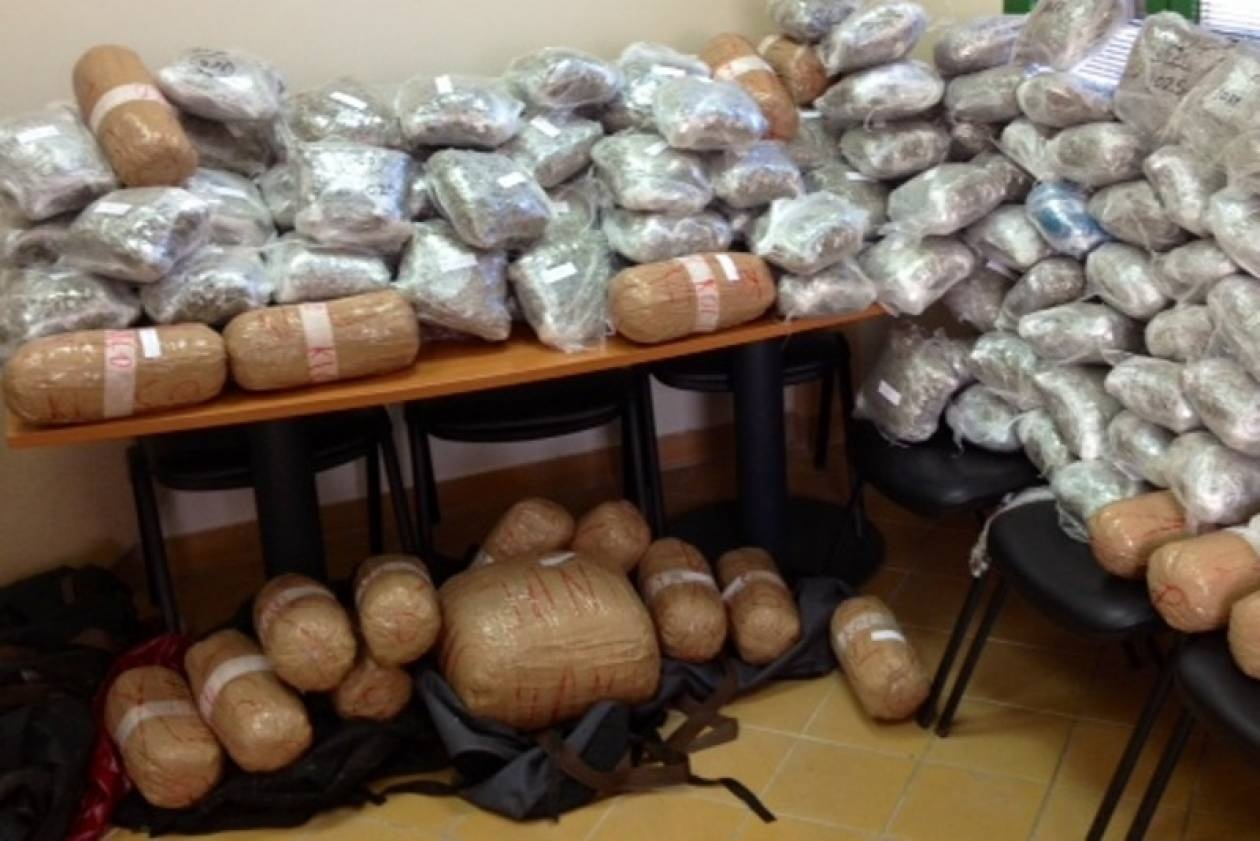 Έκρυβαν στο αμάξι 180 κιλά κάνναβης!