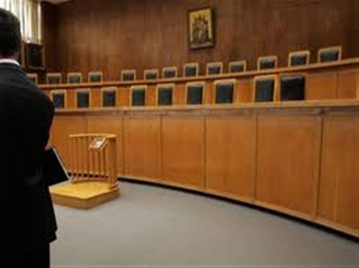 Σε προσωρινή αργία Πρόεδρος Εφετών