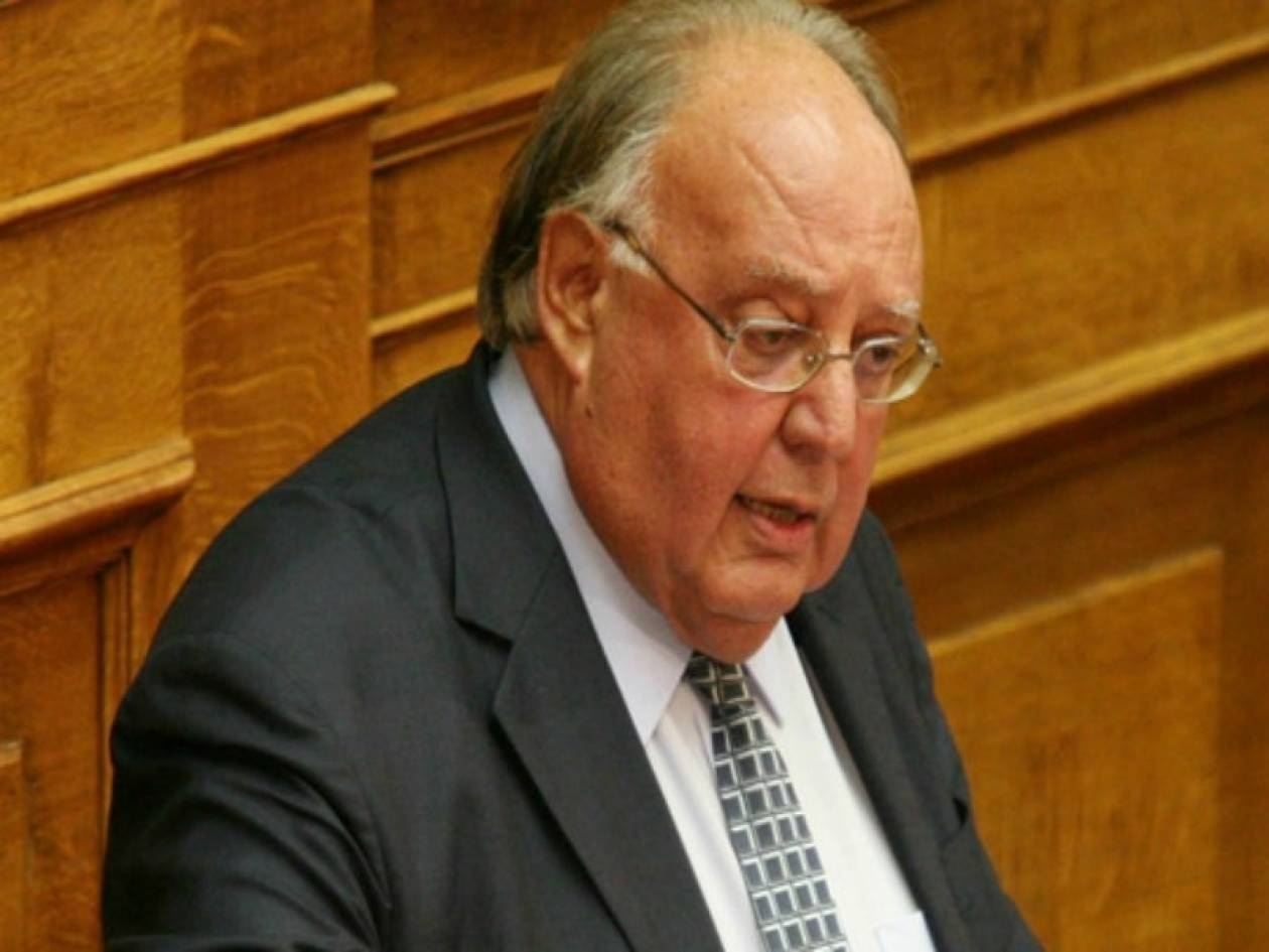 Twitter: Ο Πάγκαλος, η Δούρου και τα γιαούρτια