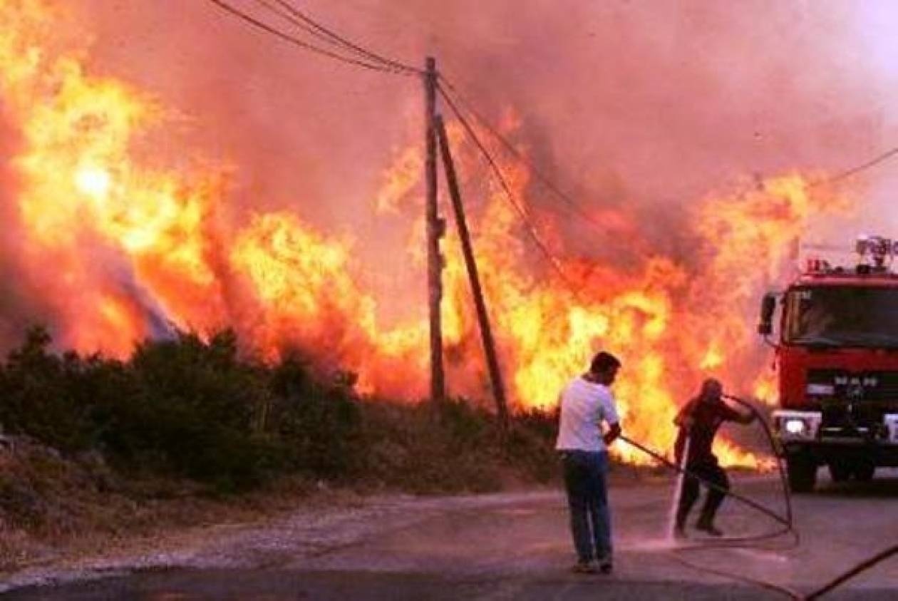 Σε εξέλιξη πυρκαγιά στον Κάλαμο