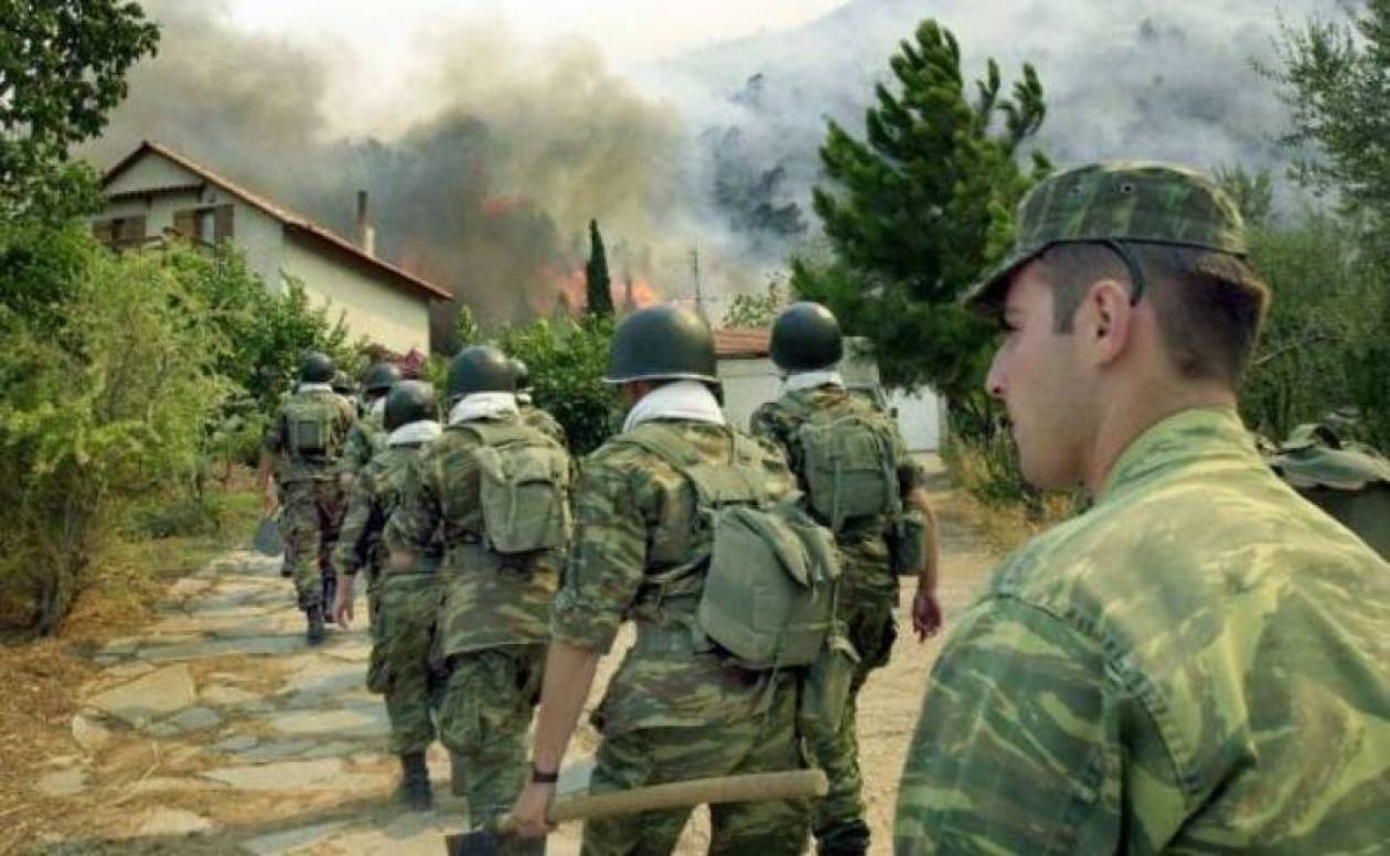 Στρατιώτες στην πυρκαγιά της Μεγαλόπολης