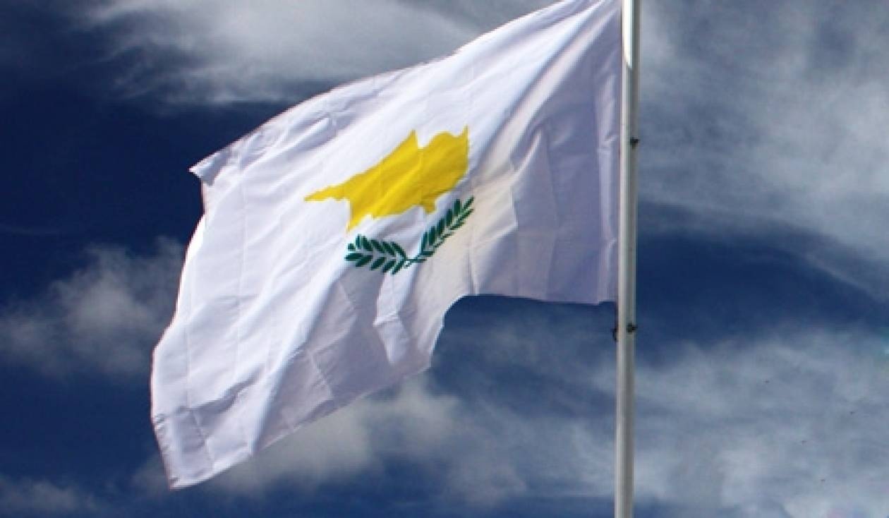 Η Κύπρος απειλεί με κατάργηση του ευρώ