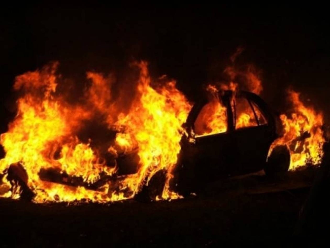 Έκρηξη οχήματος σε πιλοτή πολυκατοικίας