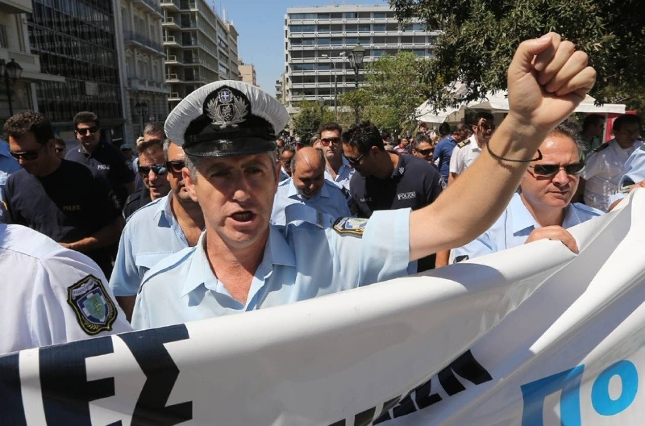 Στους δρόμους και πάλι οι αστυνομικοί