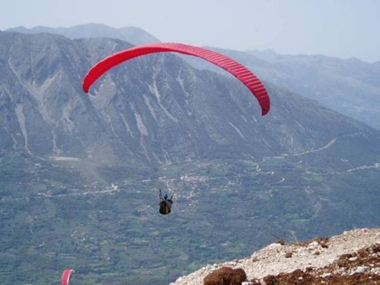 Τραγωδία με Αγρινιώτη αλεξιπτωτιστή πλαγιάς