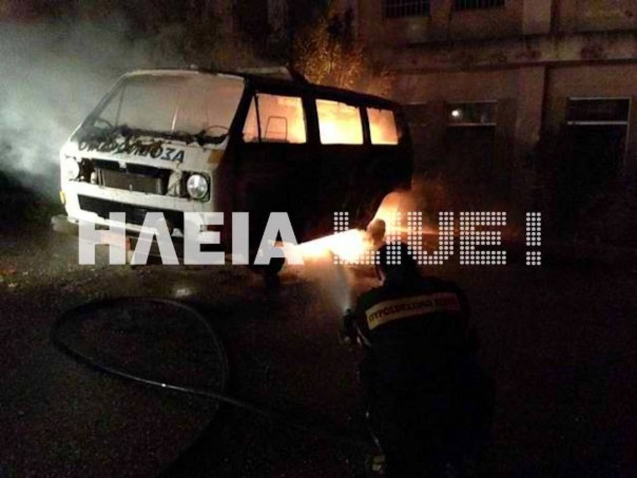 Πυρπόλησαν ασθενοφόρο στον Πύργο (βίντεο)