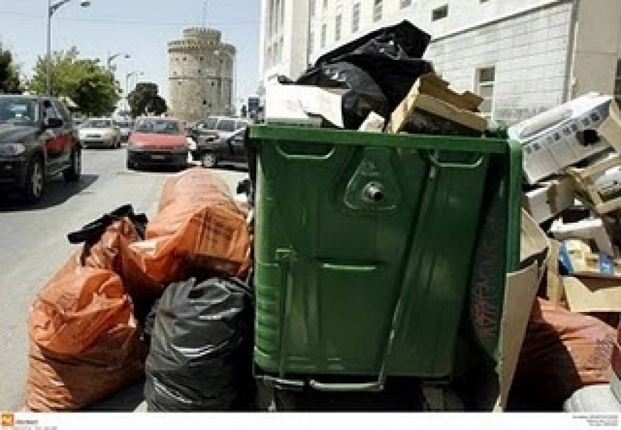 Η Θεσσαλονίκη «πνίγεται» στα σκουπίδια