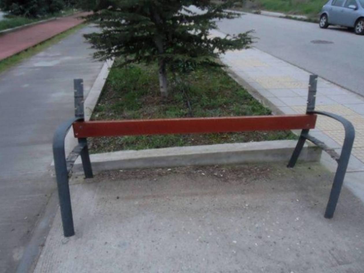 Ξήλωσαν τα παγκάκια για καυσόξυλα;