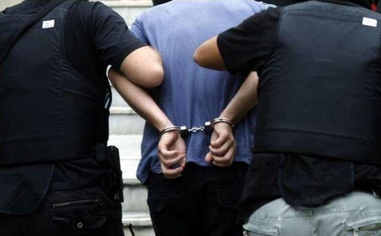 Χειροπέδες σε δύο επικίνδυνους κακοποιούς