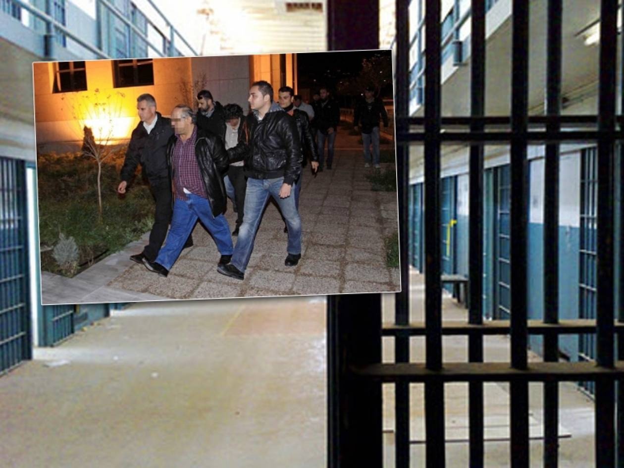 Ισοβίτες παίρνουν κανονικά το μισθό τους!