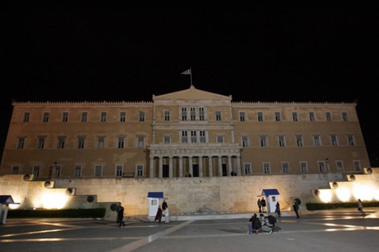 Στο σκοτάδι η Βουλή για μία ώρα