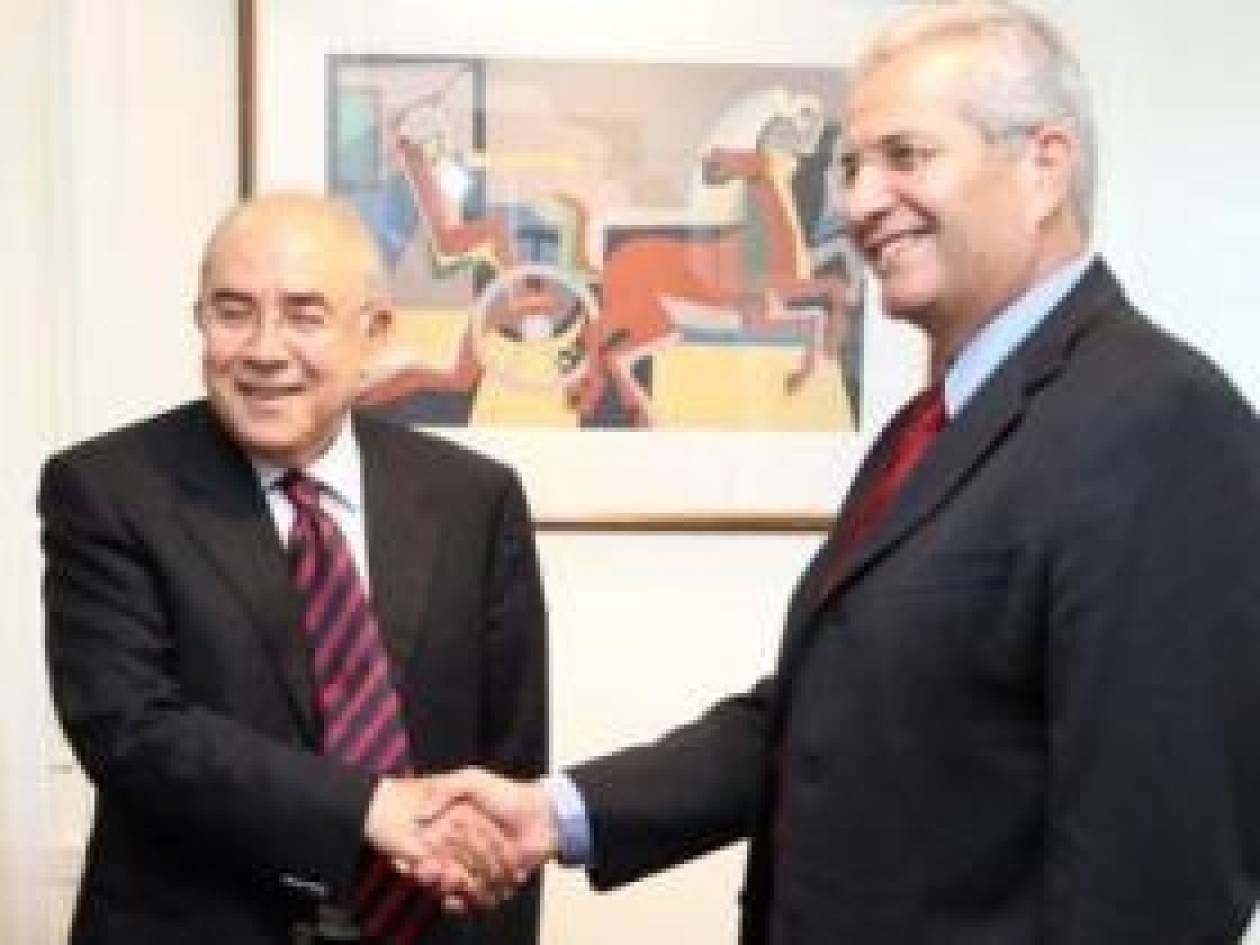 ΑΚΕΛ-ΕΔΕΚ: Λύσεις εκτός Τρόικας τώρα!