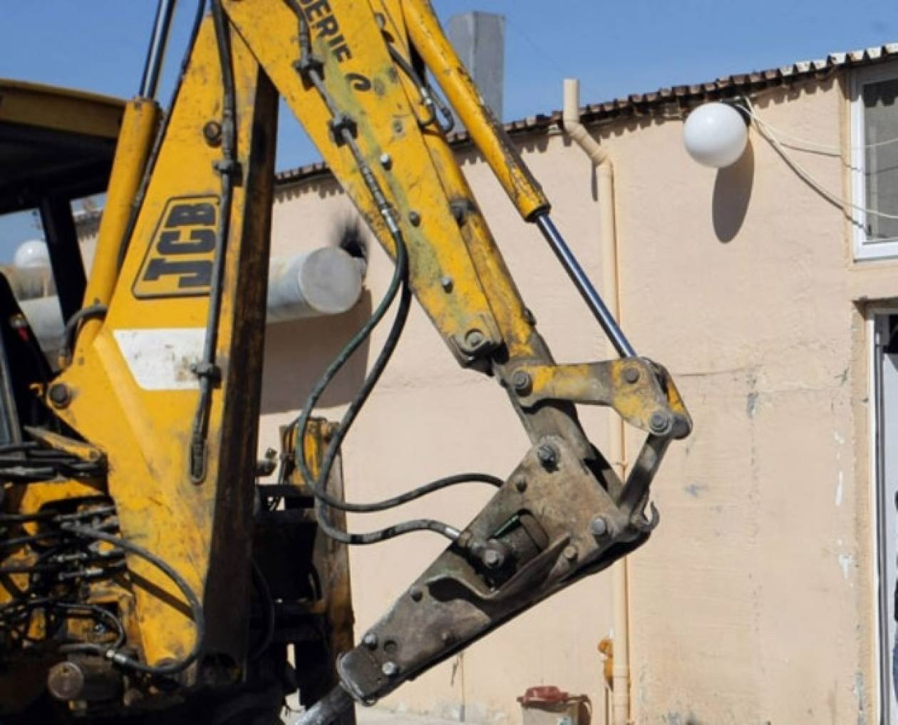 Κατεδάφισαν παράνομα κτίσματα στο Γκάζι