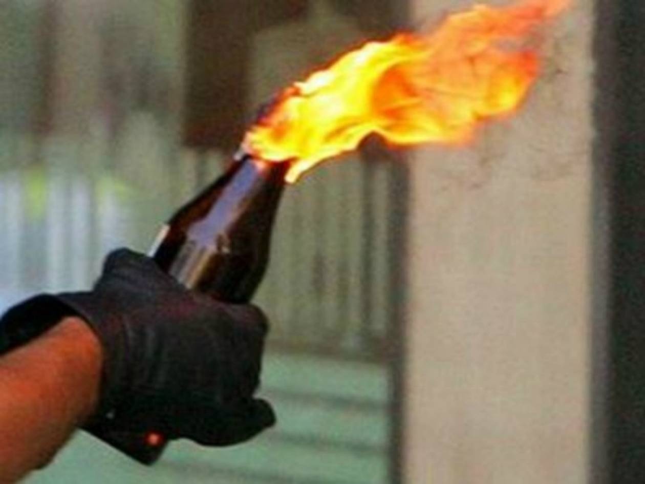 Μολότοφ σε γραφεία του ΣΥΡΙΖΑ στη Δάφνη