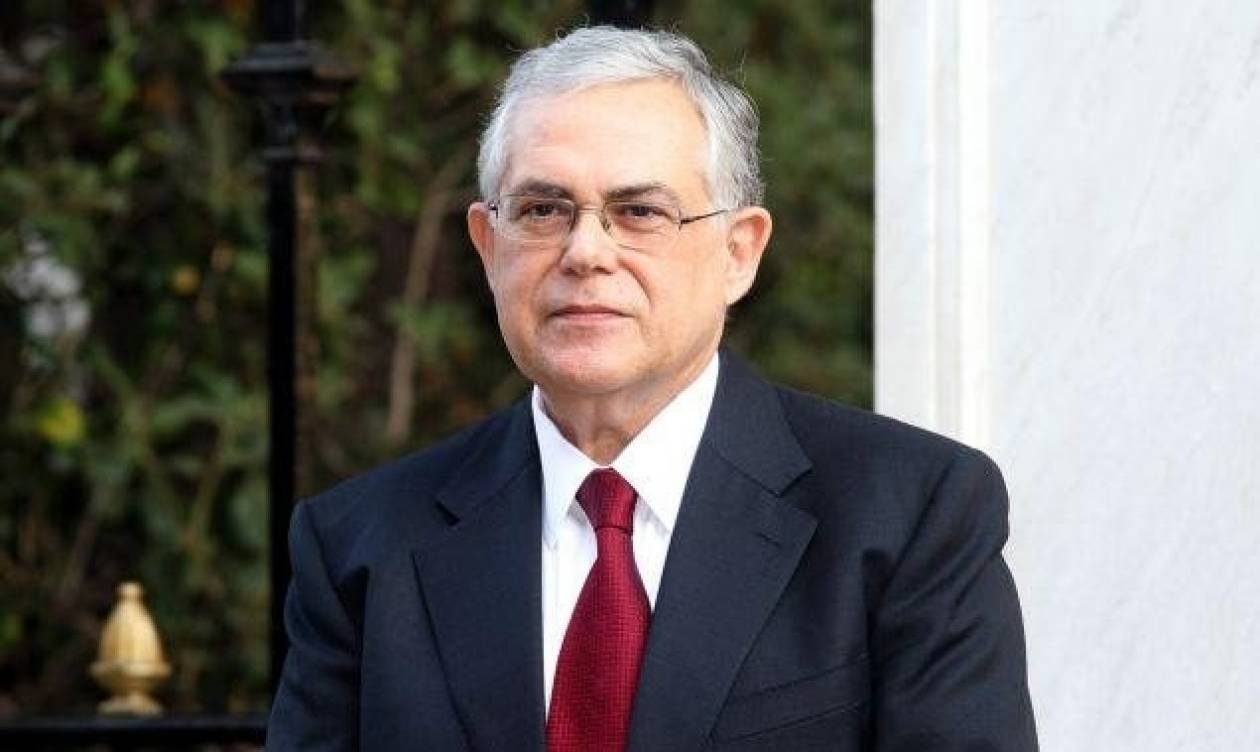 Ο Παπαδήμος σε ρόλο δημοσιογράφου